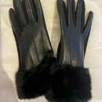 Elegant Black Leather Gloves with Fur Trim Photo 0