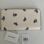 Coach NWT x Disney Cinderella Themed Wallet Photo 2