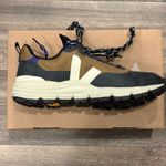 VEJA  Dekkan Alveomesh Athletic Tennis Shoes Size 9 New Photo 3