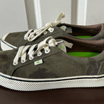 Cariuma Sneaker Shoes Green Camouflage Camo Suede Womens Size 8.5 Mens 7 Photo 0