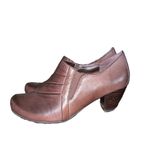 Baretraps  Theresa Brown Leather Clogs with wooden heels women's size 6.5 Photo 2