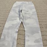 Alo Yoga  High Waist Vapor Legging in White Camouflage | XS Photo 2