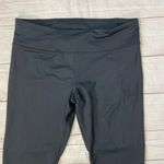 Under Armour women’s M heat gear pull on  compression leggings black capris Photo 2