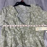 No Boundaries  Light Green Floral Crop Top Blouse; medium Photo 7