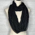 Black & white polka dot semi Photo 0