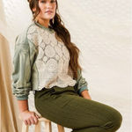 Buckle BKE Gimmicks Pieced Crochet Cropped Pullover Sweatshirt Size S Boho Chic Hippie Photo 0