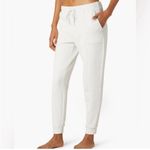 Beyond Yoga NWT  Hold The Line Jogger In Vintage White, Crème- Size XL Photo 1
