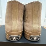 Brand New! Never Worn! Tag is removed but in the box. Chuck 70 Hi Iced Coffee Fleece Lined Sneakers Converse Size: 8 Description Step into warmth and style with these Converse tan high-top sneakers, designed with a cozy fleece lining and a durable rubber sole. The minimalist design and classic silhouette make them perfect for cold weather outings. Enjoy the blend of comfort and fashion in every step. Excellent condition. Unisex Women's 8 / Men’s 6 Suede Uppers with Shearling Lining Converse All Star Branding Rubber Toe Cap OrthoLite® Insole High Foxing Tape and Gum Rubber Outsole Coffee Brown Shearling Colourway Photo 10