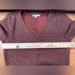 Speckled Long Sleeve V Photo 10