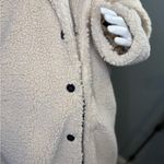 This is a Reason Brand Women's Faux Fur Cozy Teddy Size 3XL Oversized Coat. Photo 4