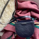 Kelly Wynne  No Curfew Crossbody In rule breaker black textured leather Photo 0