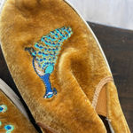 Soludos  Velvet Women's Size 7 Gold Loafer Sneaker Peacock Embroidered Slip On Photo 2