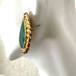Green gold tone teardrop post earrings Photo 4