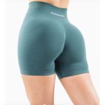 Alphalete Amplify Shorts 4.5 Photo 2