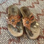 Earth Spirit | Women's Tan Leather Flower Embellishment Thong Sandals, Size 7.5 Photo 1