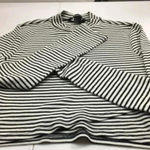 Forever 21   teen blouse L  bust 24  length 14 color black and white Photo 6