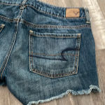 American Eagle  floral denim jean shorts size 6 Photo 5