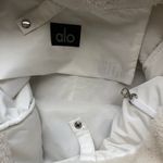 Alo Yoga Foxy Sherpa Tote Ivory Photo 7