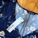 Bloomchic  NWT Women's Blue Floral Short Sleeve Zip Front Blouse Size 18-20 Photo 3