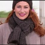 Barefoot Dreams NWT Black Cozy Fuzzy Scarf and Hat Set Photo 7