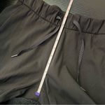 Lululemon  On The Fly Pants 27" Black Cropped Casual Lounge Women’s 4 Photo 10