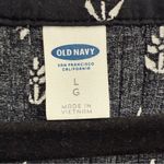 Old Navy Floral Black and White Patterned Women's V-Neck Large Top Photo 1