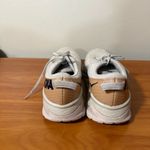 Hoka  Women's Arahi 4 White Copper Sneaker Running Athletic Workout 10.5‎ Photo 2