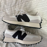 New Balance 327 Photo 1