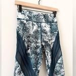 Lululemon  Never Still Cropped Legging 21" Inseam in Teal & White - Size 6 Photo 2