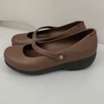 Crocs  Mary Janes Brown Slip On Loafer Chunky Heel Shoes Size 7 Photo 2