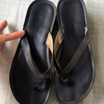 Olukai Mala’e Black Flip Flop Sandals Size 10 Photo 0