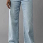 American Eagle  Super High Rise Baggy Wide Leg Jeans Light Wash Womens 8 Short Photo 0