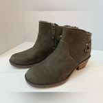 Teva  Women’s Olive Boots size 6 Photo 2