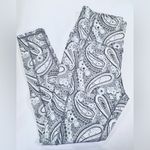 Vera Bradley NWT  Leggings in Citrus Paisley Gray. Women’s size L (12-14). Photo 1