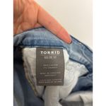 Torrid  Crop Boyfriend Vintage Stretch Jeans Womens Size 14 Light Wash Distressed Photo 3