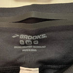 Brooks streaker Capri NWT women’s size medium Photo 3