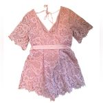 Francesca’s Medium Pink Floral Lace Short Sleeve Short Romper Jumpsuit‎ Photo 3