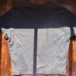 Grey "Girls do everything better" crop top Gray Photo 3