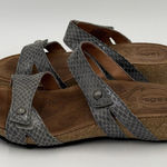 Taos Women’s Snake Embossed Leather Audition Strappy Sandals Shoes Size 6 Photo 0