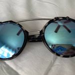 Quay Australia Sunglasses Photo 0