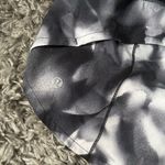 Lululemon  speed up 2.5" shorts size 8 Photo 2