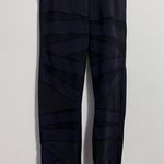 Lululemon  Criss Cross Mesh Hi-Rise Leggings. Women’s SZ 2 Black EUC Photo 4