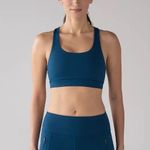 Lululemon Athletica invigorate bra Hong Kong sar green size 4 Photo 0