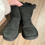 UGG  CLASSIC MINI BAILEY BOW II BLACK BOOT US 7 Photo 1