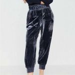 Anthropologie Gloria Velvet Joggers Blue Size XS
Retail $128.00 Photo 0