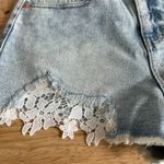 Wild Fable Women's Light Wash White Crochet Hem Jean Shorts - Size 4 - NWT Photo 2