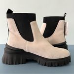 Nurture Denali White Suede Water Resistant Lug Sole Platform Chelsea Boots Size 8.5 Photo 2