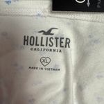 Hollister  White & Blue Floral Top - Size XL Photo 2
