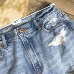 American Eagle  Relaxed Mom Jeans Distressed  Photo 3