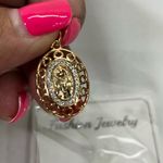 GETVELY Fashion Jewelry Gold Oval THE VIRGIN MARY PENDANT 14K gold‎ plated. NEW Photo 1
